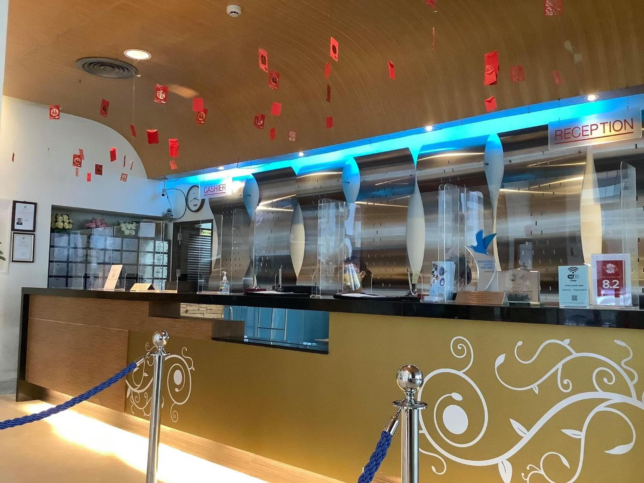 Golden Crown Grand Hotel photo 4