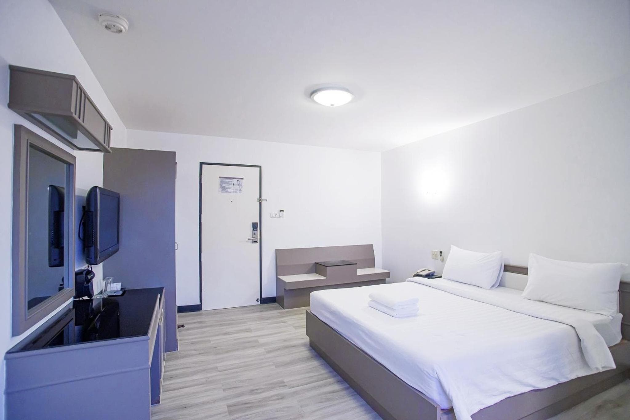 Hi Season Hotel photo 2