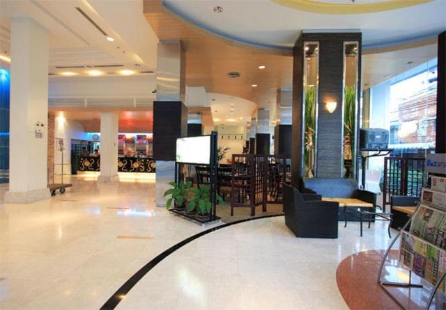 Golden Crown Grand Hotel photo 2