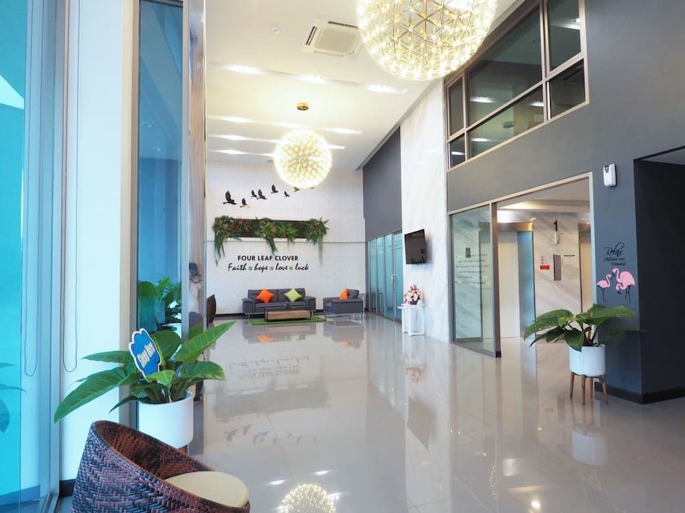 Clover Hotel Hatyai photo 2