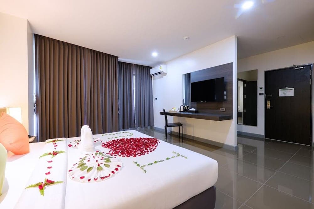 Clover Hotel Hatyai photo 5