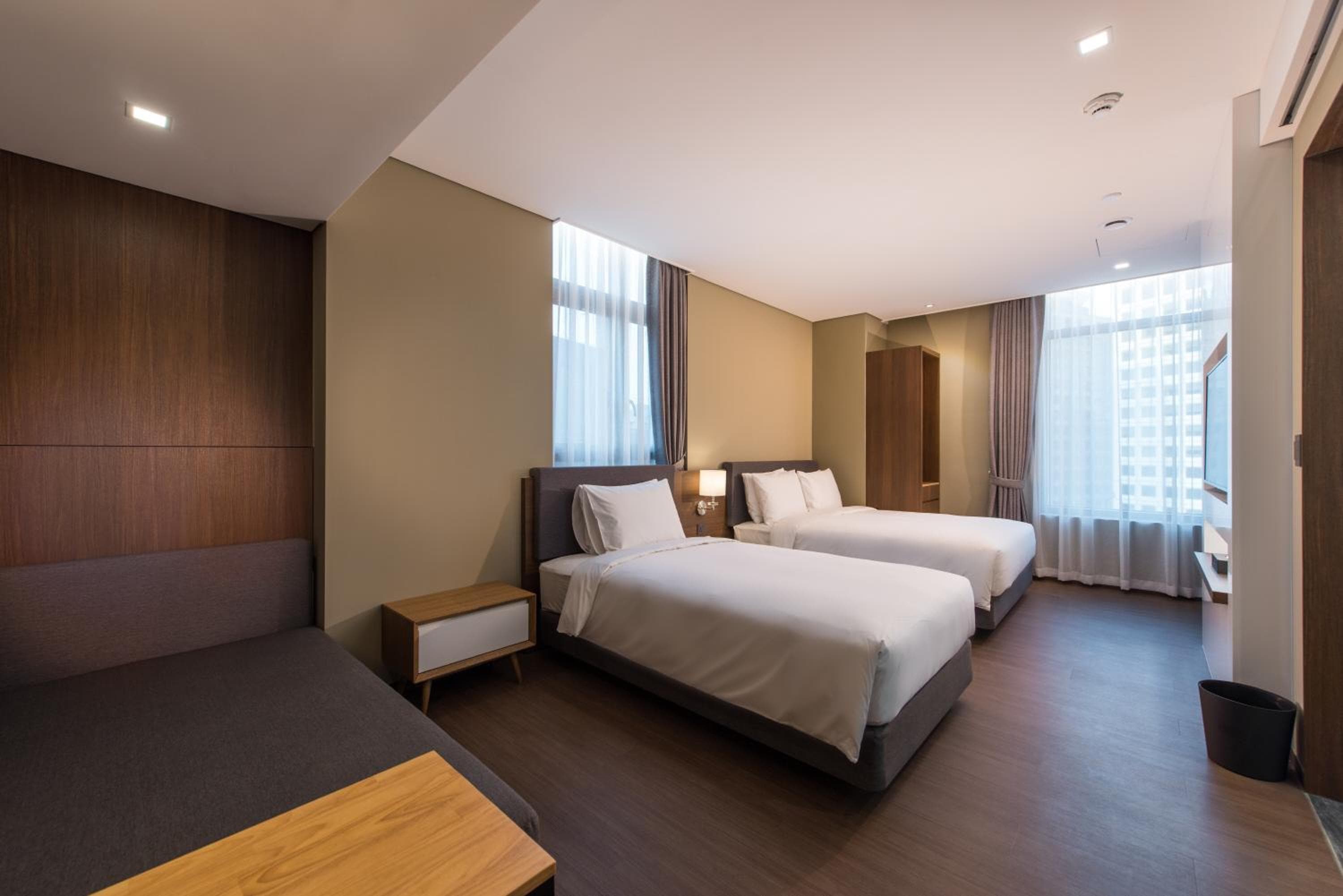 Deluxe Family Room