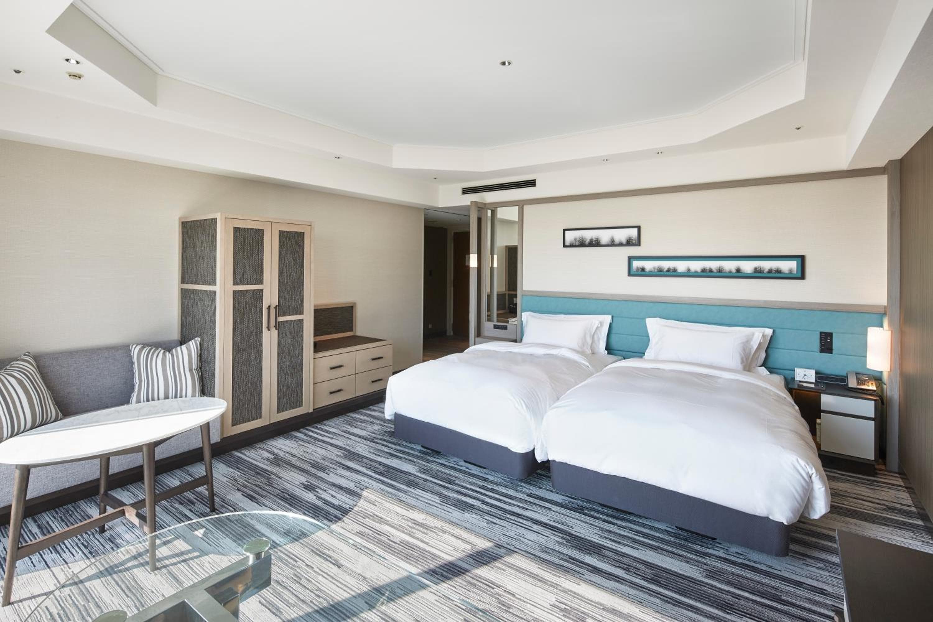 Panoramic Twin Room