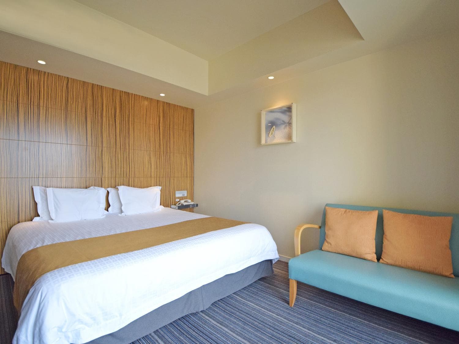 Standard King Room - Non-Smoking