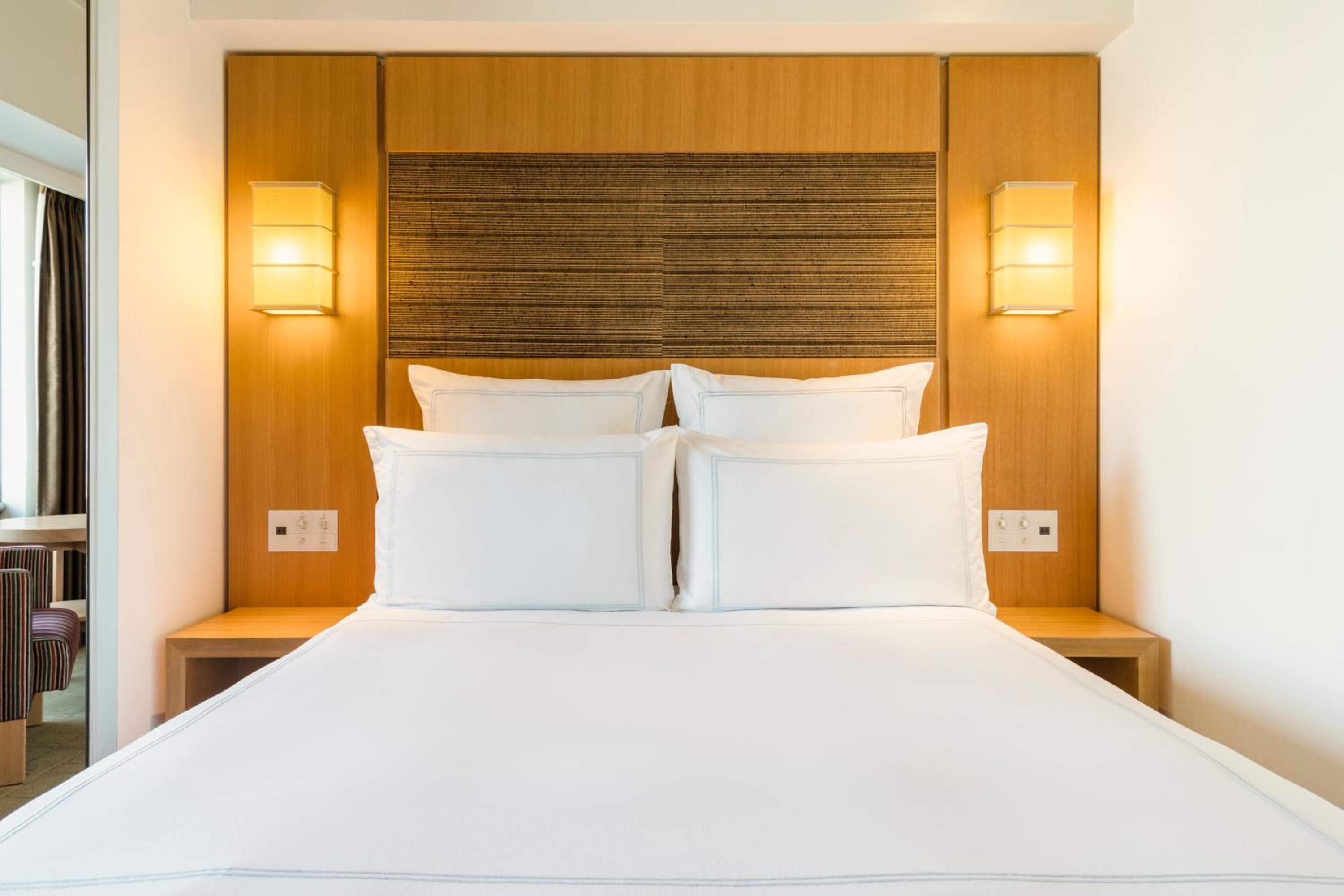 Swiss Advantage Queen Room 