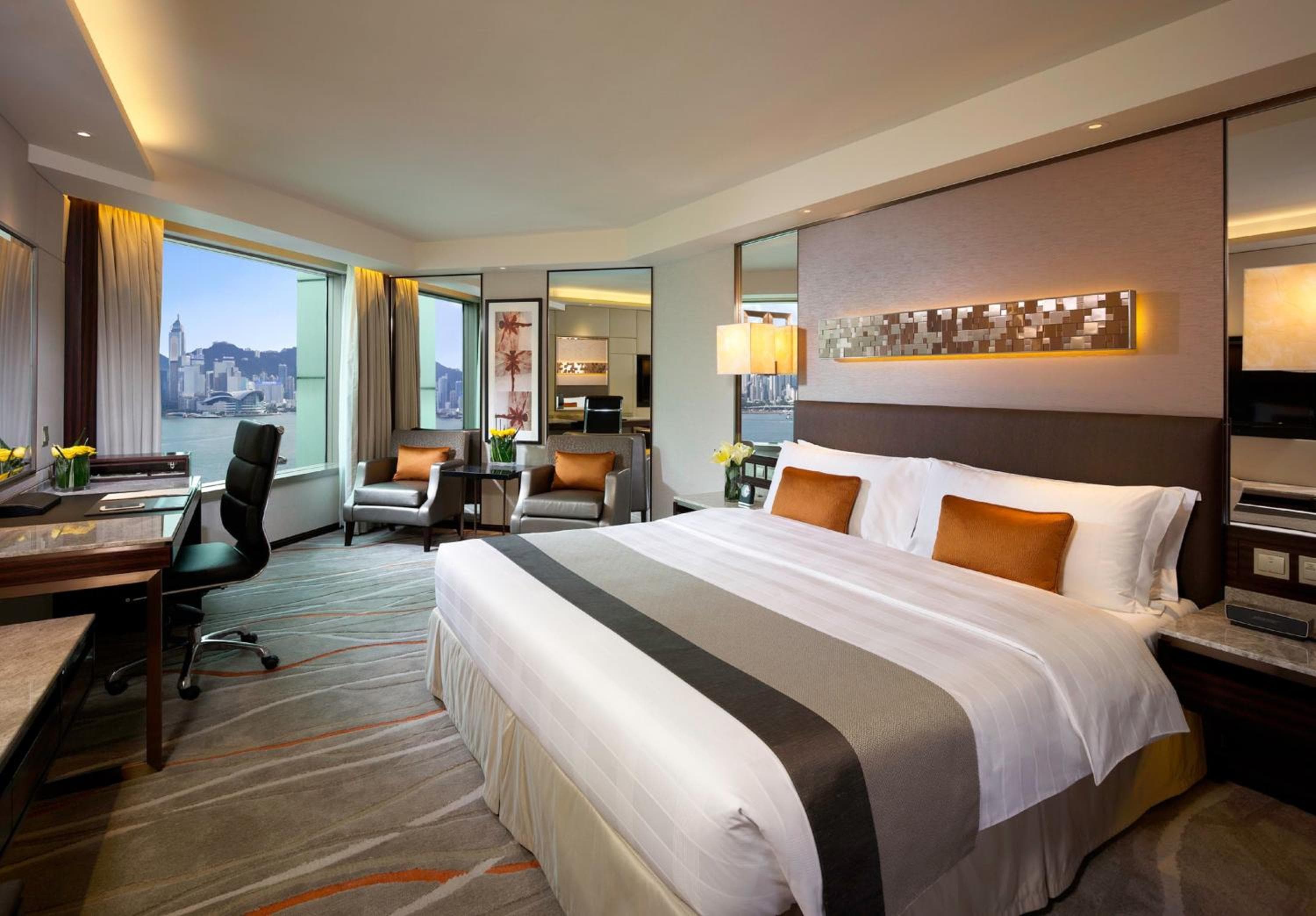 Club InterContinental Skyline Harbor King Room with Executive Lounge Access 
