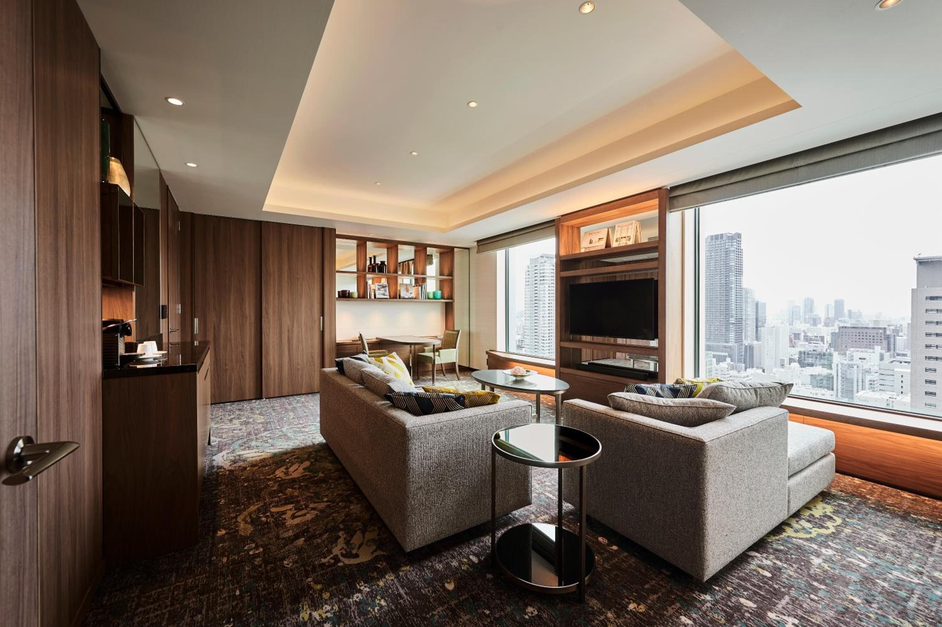 Executive Suite with Lounge Access - Non-Smoking