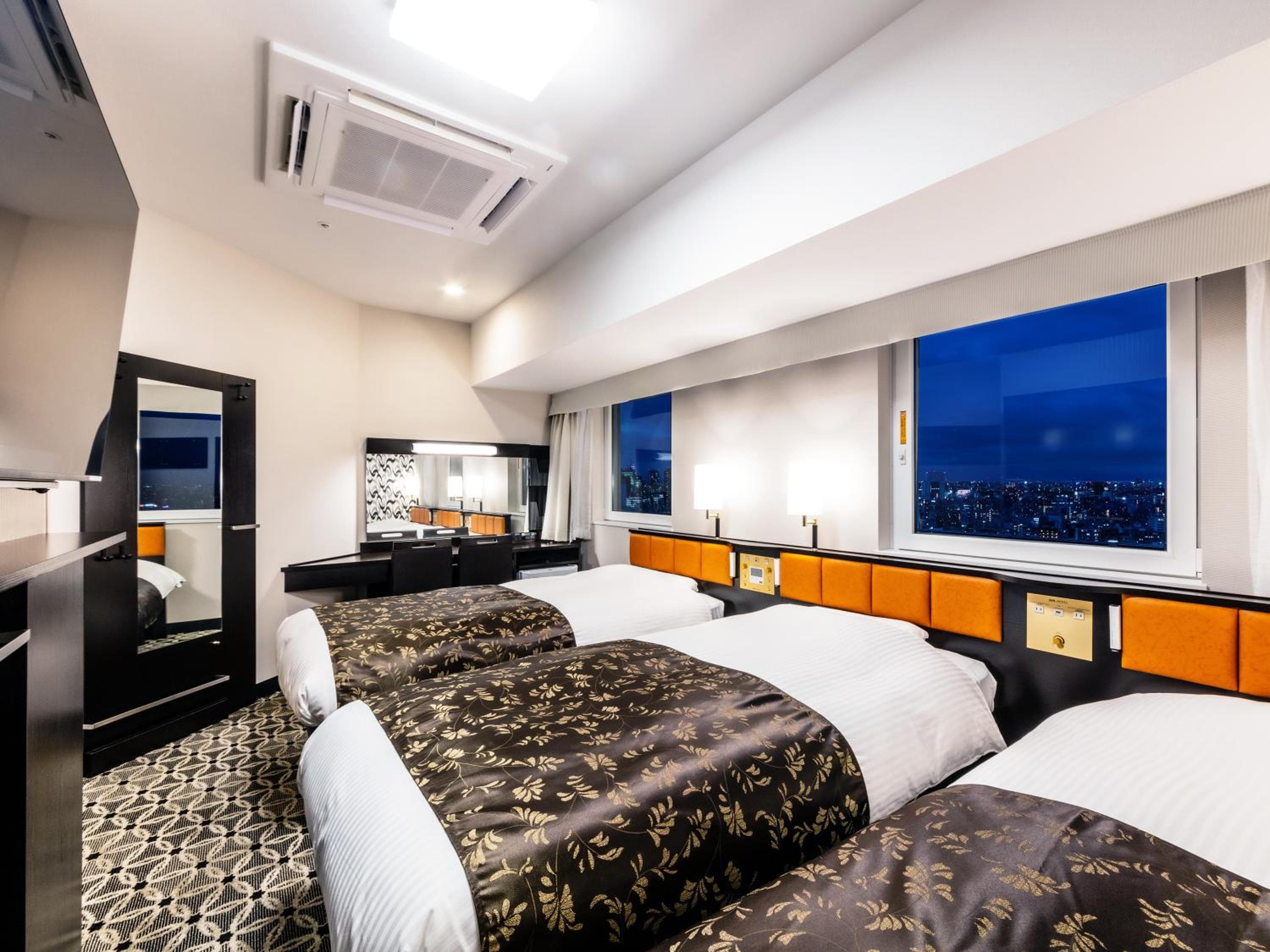 Triple Room-Non-Smoking【High Floor】 With Bathroom And Toilet/Non-Smoking Western Style Triple Bed With Plan % Off! Room Only