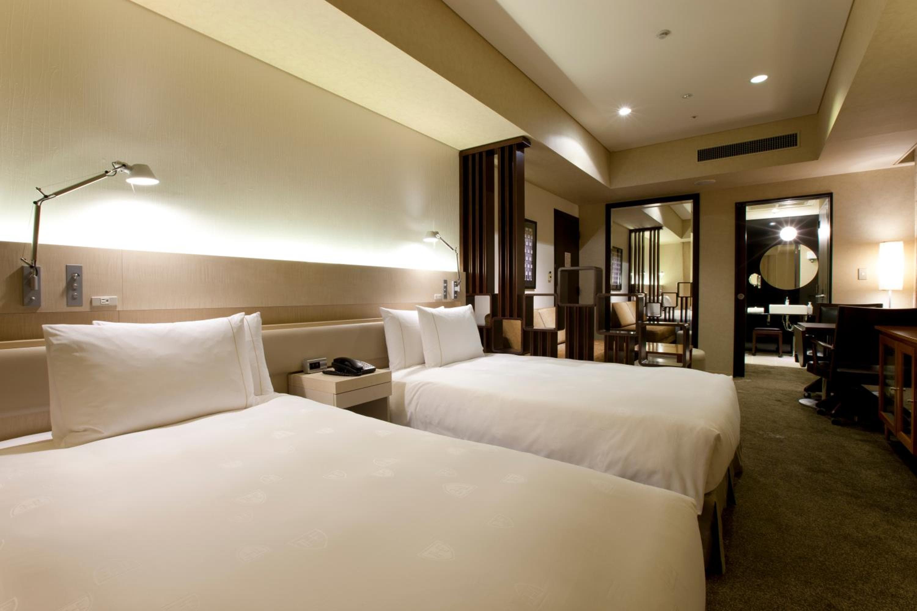 Premium Floor Superior Twin Room with Lounge Access