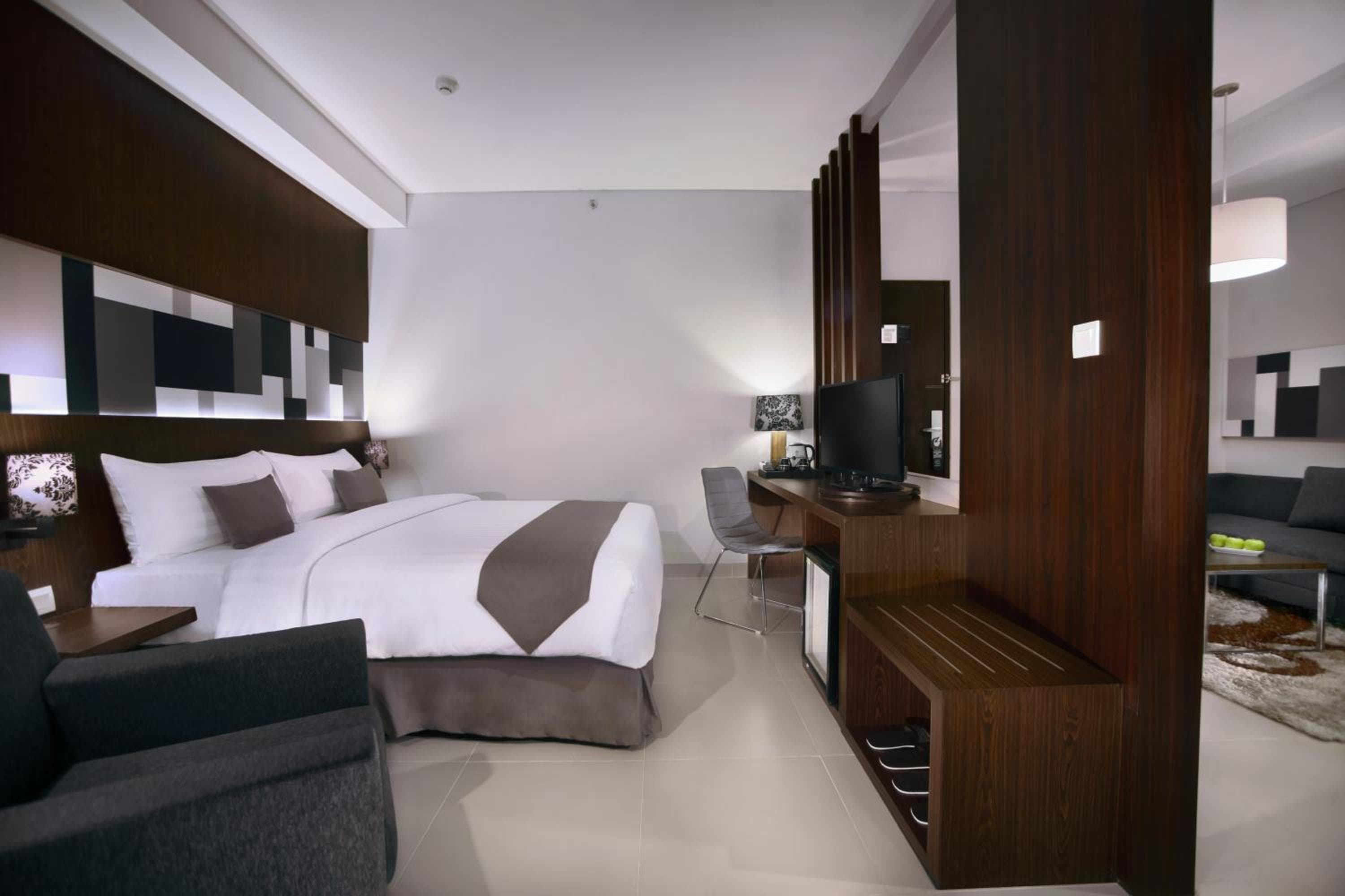 SUITE ROOM