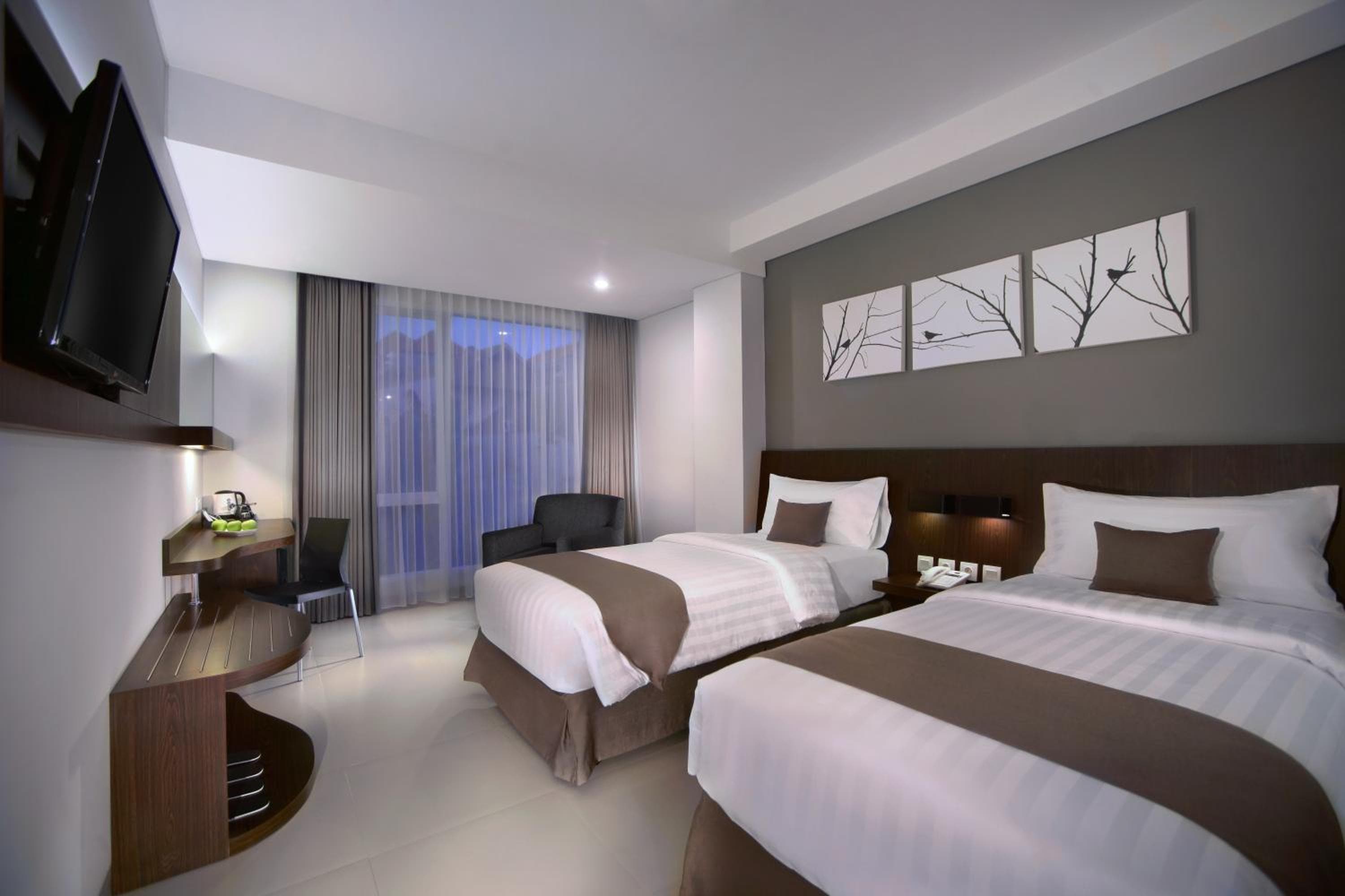 DELUXE ROOM