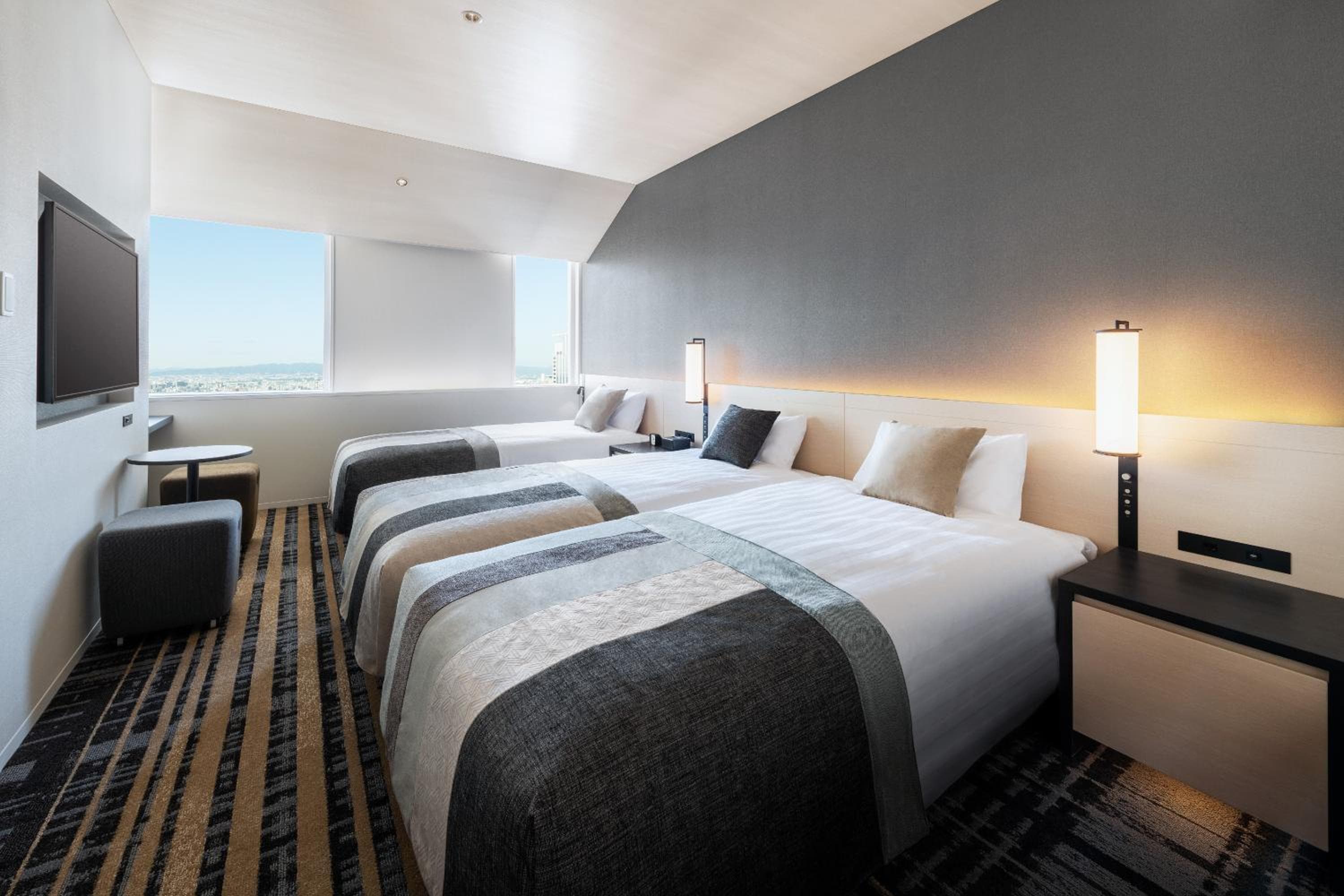 Deluxe Triple Room (25th-29th Floor) - Non-Smoking