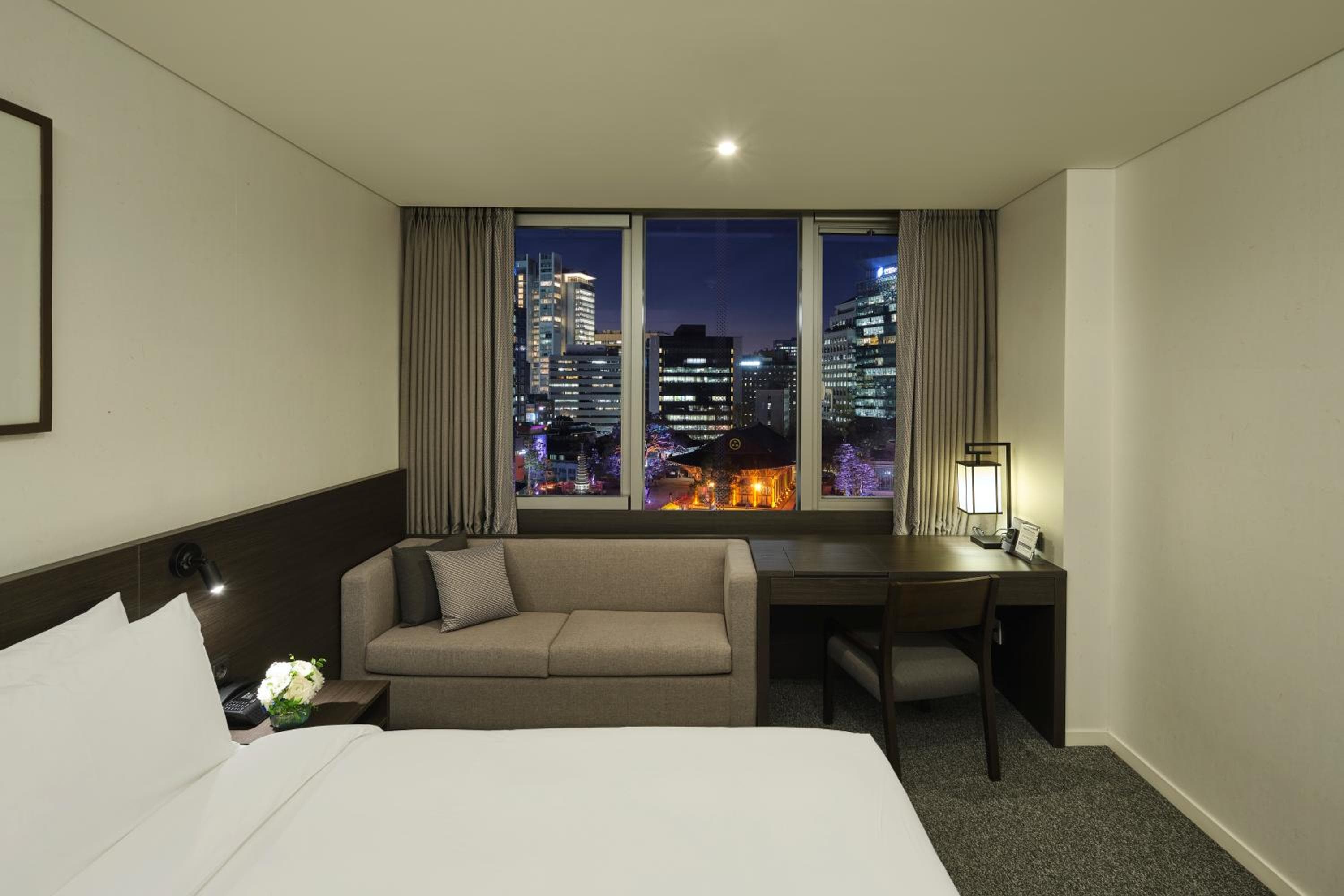 Deluxe Twin Room with Jogyesa View - High Floor, Bath