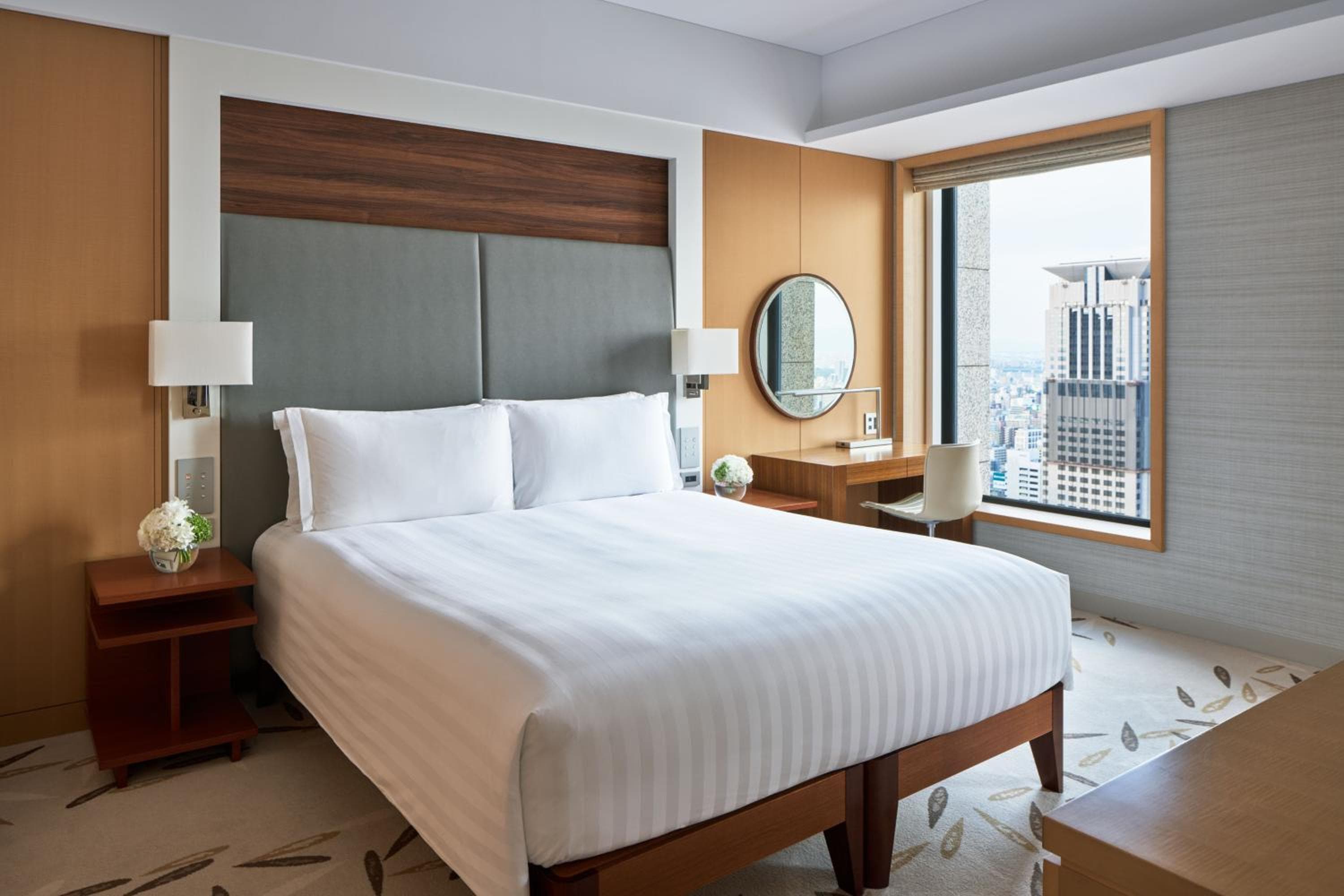 One-Bedroom Residence with City View