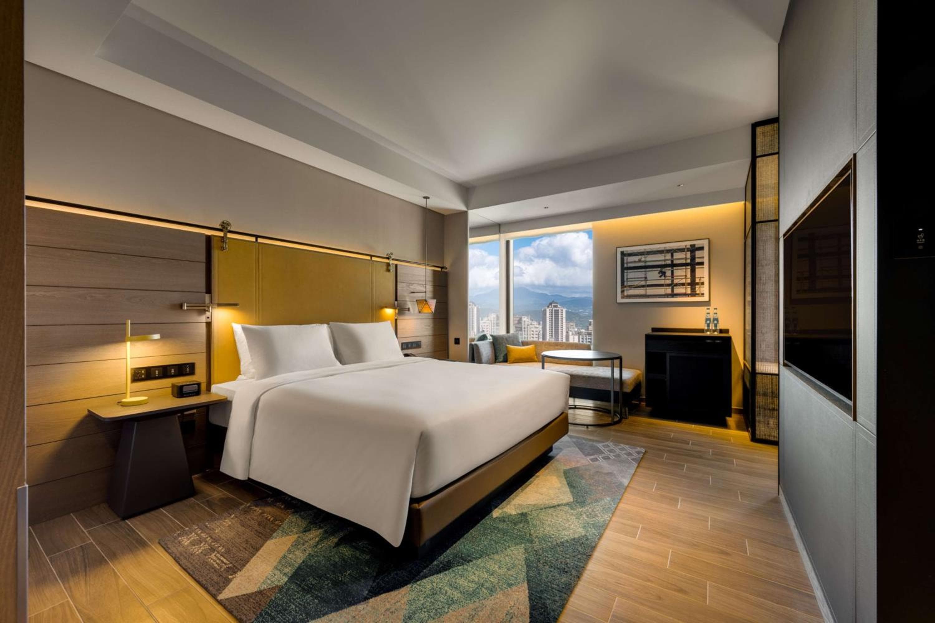 KING GUEST ROOM