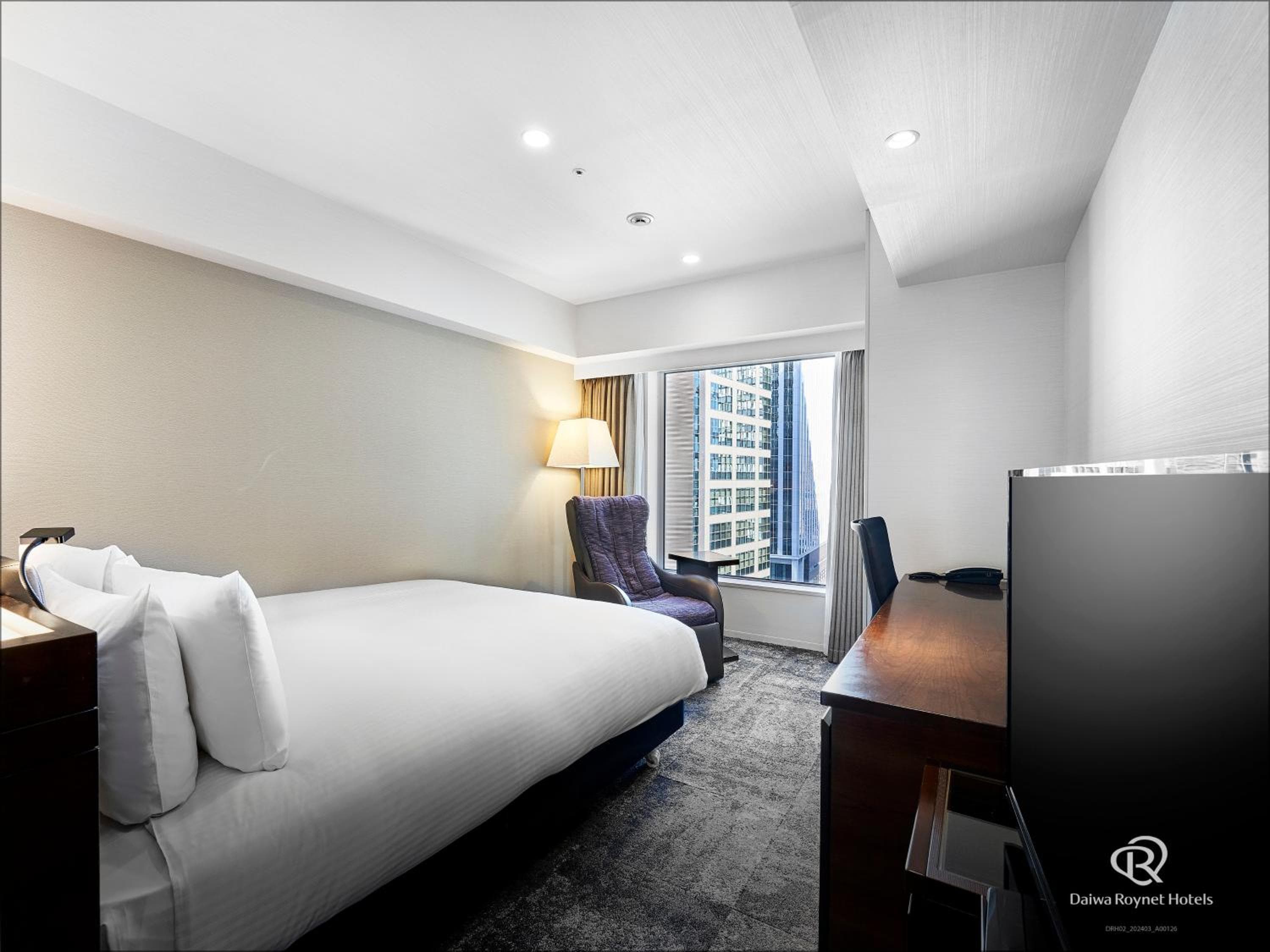 Deluxe Double Room - Non-Smoking (Simmons Bed 66 in wide)