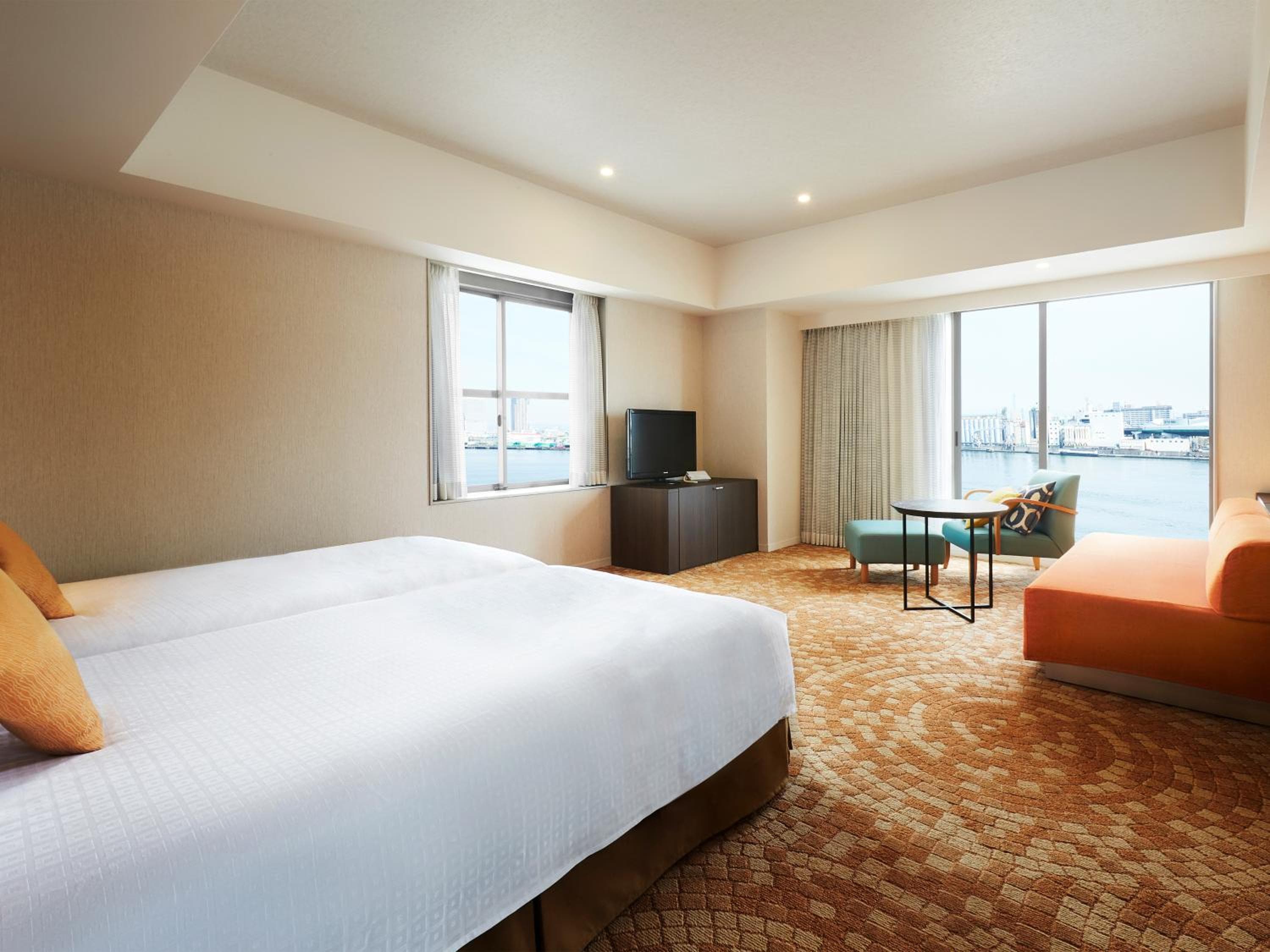 Deluxe Corner Twin Room - Non-Smoking