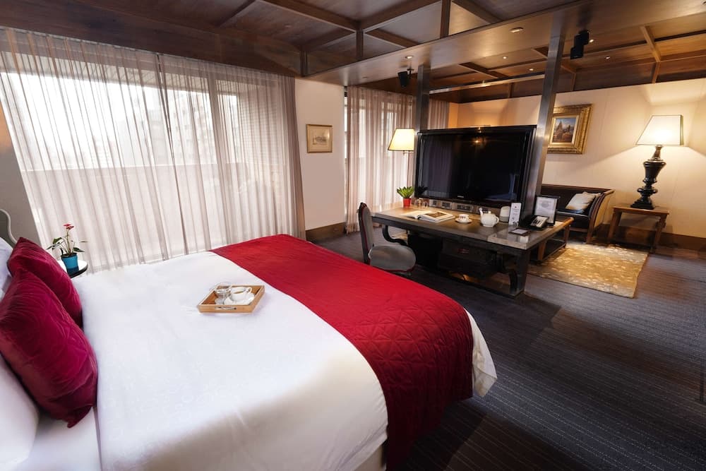 Deluxe Suite King Room