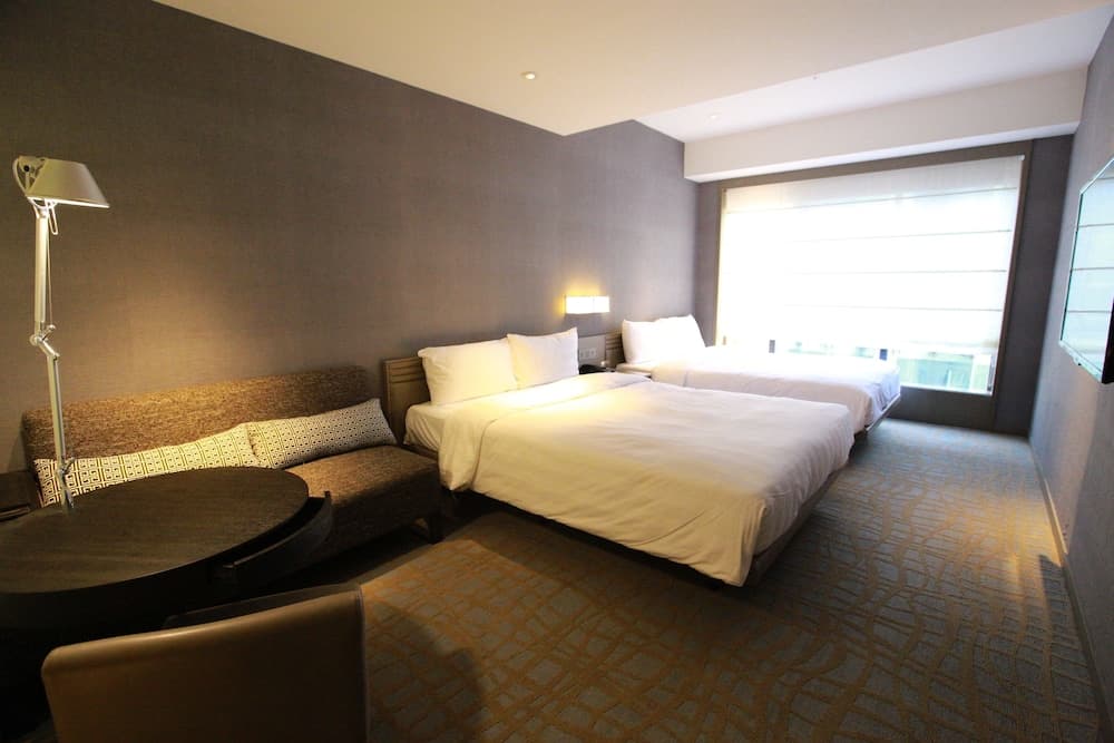 City Deluxe Family Room