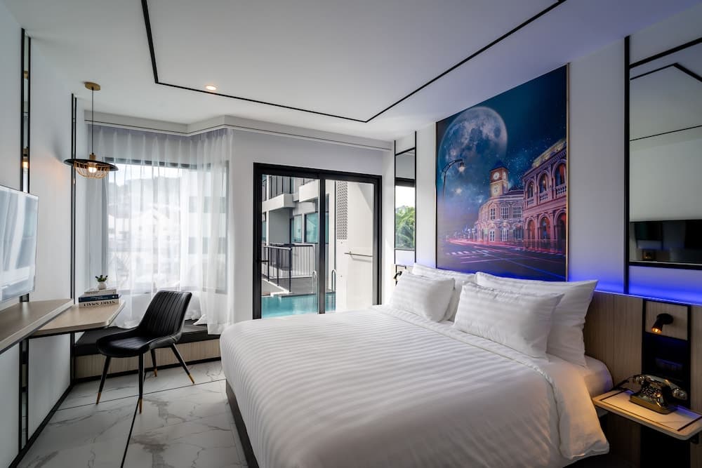 Deluxe Room, Pool Access