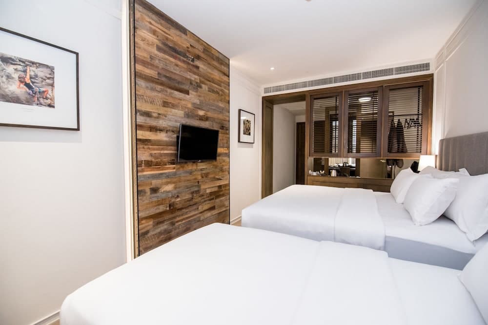 Superior Room - Pool View