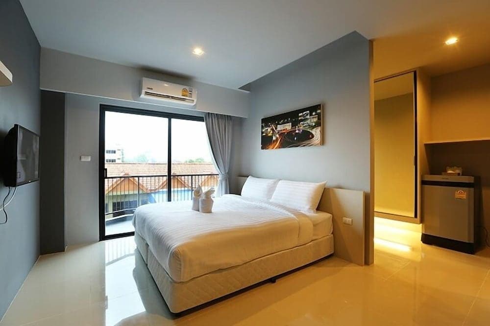 Studio with Balcony